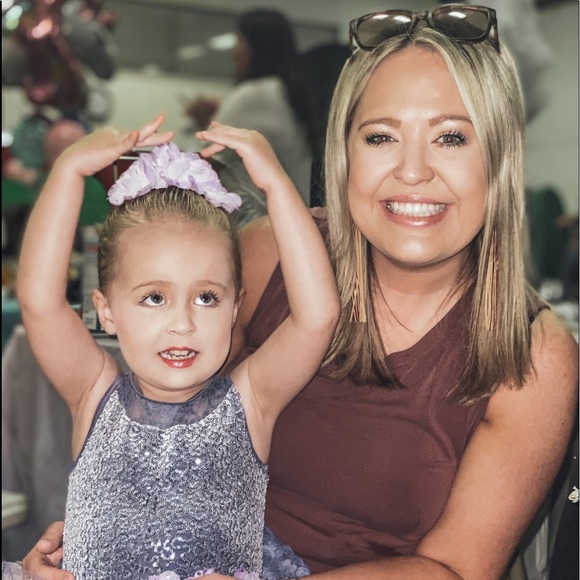 Meet your Posher, Sara - Picture 1 of 2